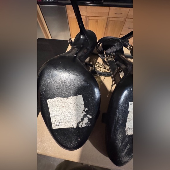 Burberry Irvington Black and Gold Women's sandals Shoes size 40 - Picture 8 of 16